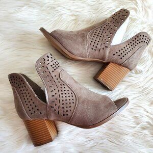 Nature Breeze Stone Perforated Women's Slip-On Block Heel Booties SZ 7.5
